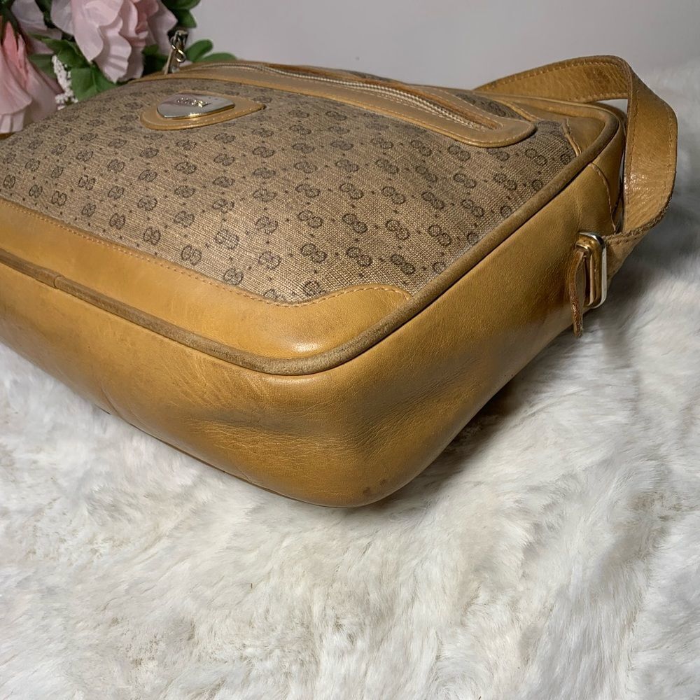 Authentic Vintage Gucci GG Logo Shoulder Bag - Picture 6 of 15